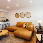 Elegant Apartment With Parking