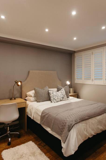 Elegant With Parking Apartment *