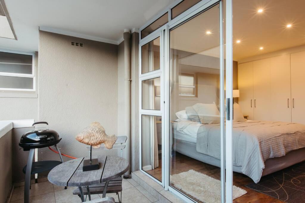 Elegant With Parking Apartment *