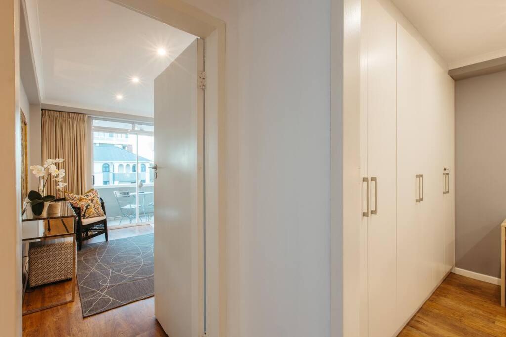 Elegant With Parking Apartment *