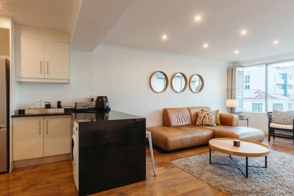 Elegant With Parking Apartment *
