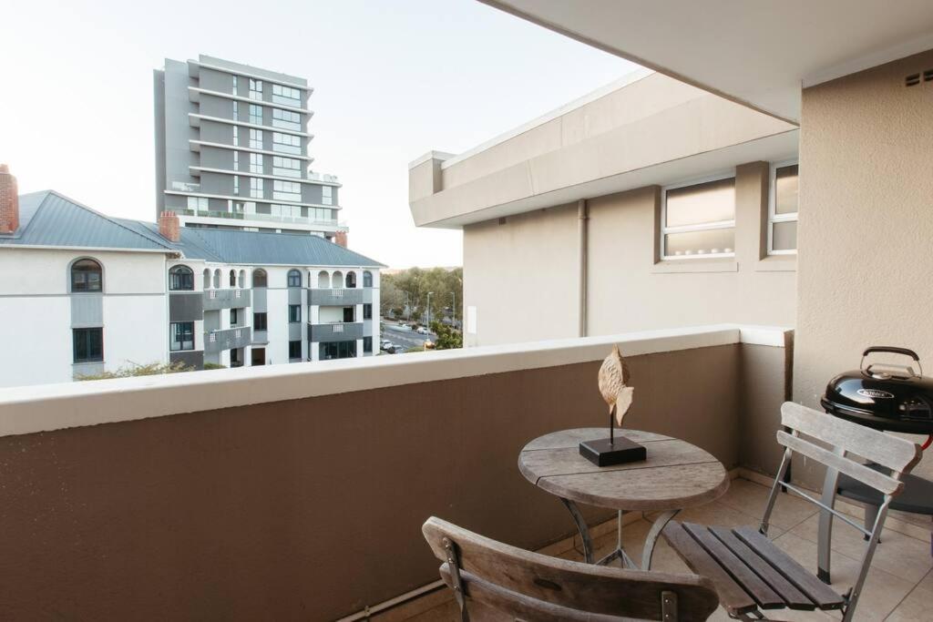 Apartment Elegant With Parking Cape Town