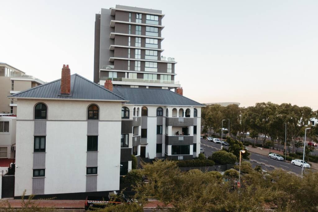 Elegant With Parking Apartment Cape Town